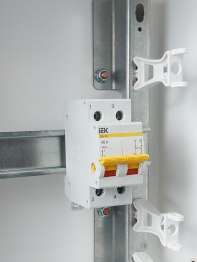 KARAT Выключатель нагрузки (мини-рубильник) ВН-32 2P 40А IEK