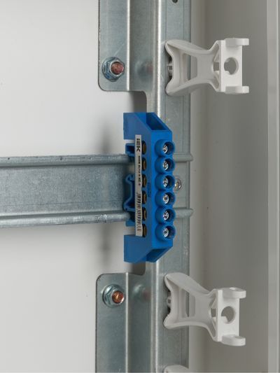 Шина N "ноль" в комбинированном DIN-изоляторе типа "Стойка" ШНИ-8х12-6-КС-С IEK