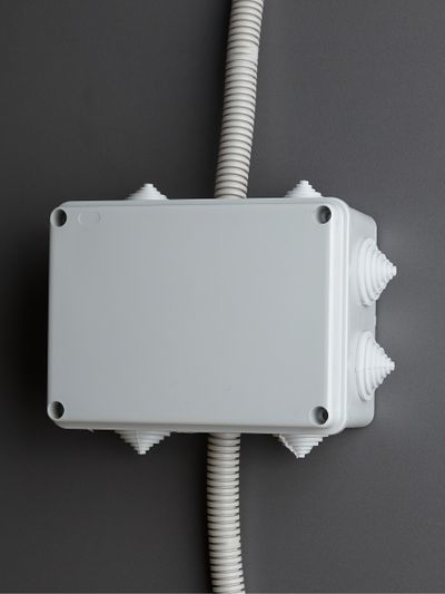 Коробка распаячная КМ41242 для открытой проводки безгалогенная (HF) 150х110х70мм IP55 10 гермовводов серая IEK