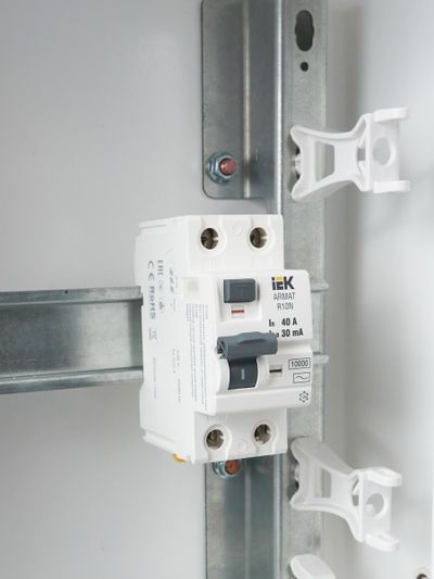 ARMAT Выключатель дифференциального тока R10N 2P 40А 30мА тип AC IEK