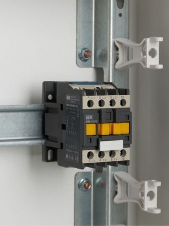 Контактор КМИ-11210 12А 24В/АС3 1NO IEK