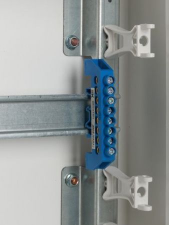 Шина N "ноль" в комбинированном DIN-изоляторе типа "Стойка" ШНИ-8х12-8-КС-С IEK