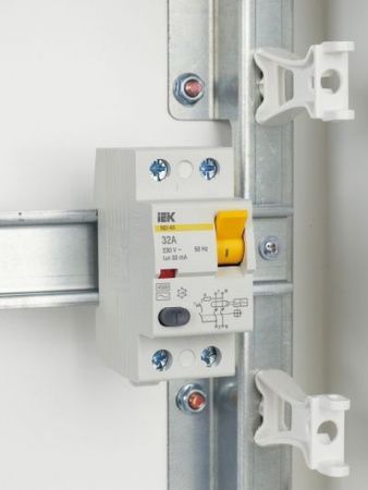Выключатель дифференциальный (УЗО) ВД1-63 2Р 32А 30мА IEK