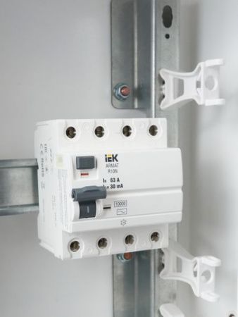 ARMAT Выключатель дифференциального тока R10N 4P 63А 30мА тип AC IEK