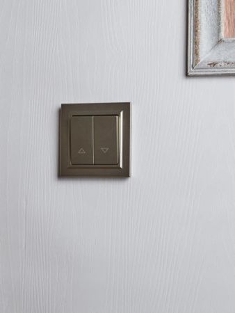 BRITE Выключатель жалюзи 10А ВС10-1-5-БрШ шампань IEK