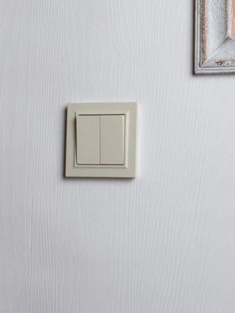 BRITE Выключатель 2-клавишный проходной 10А ВС10-2-6-БрКр бежевый IEK