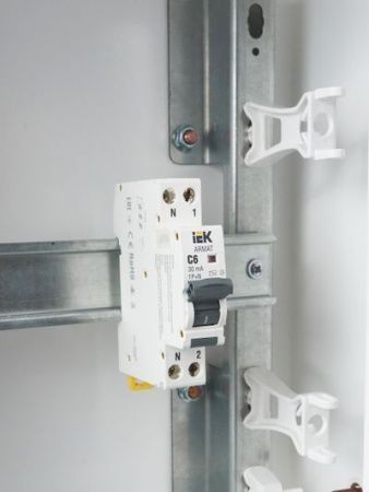 ARMAT Автоматический выключатель дифференциального тока B06S 1P+NP C6 30мА тип AC (18мм) IEK