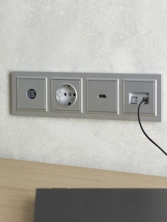 BRITE Рамка 4-местная РУ-4-БрА алюминий IEK