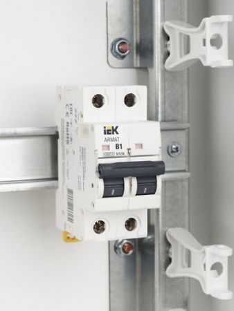 ARMAT Автоматический выключатель M10N 2P B 1А IEK