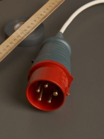 Вилка переносная ССИ-015 3Р+РЕ+N 16А 380-415В IP44 IEK