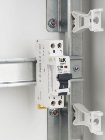 ARMAT Автоматический выключатель дифференциального тока B06S 1P+NP C20 30мА тип A (18мм) IEK