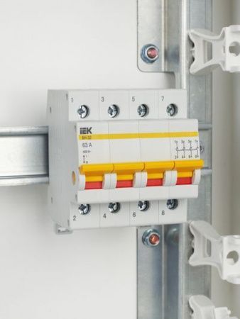 KARAT Выключатель нагрузки (мини-рубильник) ВН-32 4P 63А IEK