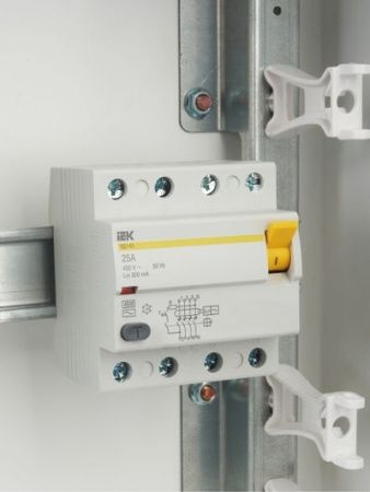 УЗО  4П  25А 300мА  IEK  ВД1-63  тип АС