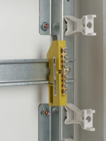 Шина PE "земля" на DIN-изол ШНИ-6х9-8-Д-Ж IEK