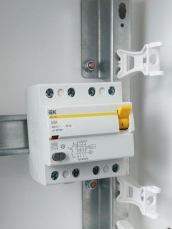 Выключатель дифференциальный (УЗО) ВД1-63 4Р 50А 30мА IEK