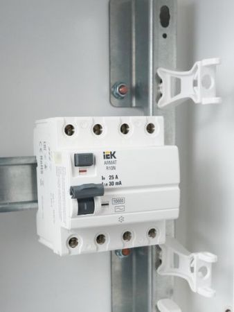 ARMAT Выключатель дифференциального тока R10N 4P 25А 30мА тип AC IEK