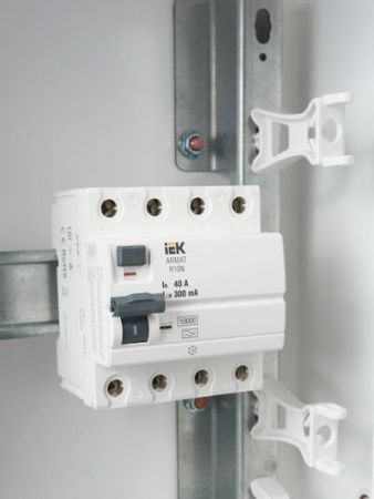 ARMAT Выключатель дифференциального тока R10N 4P 40А 300мА тип A IEK