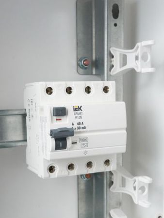 ARMAT Выключатель дифференциального тока R10N 4P 40А 30мА тип A IEK